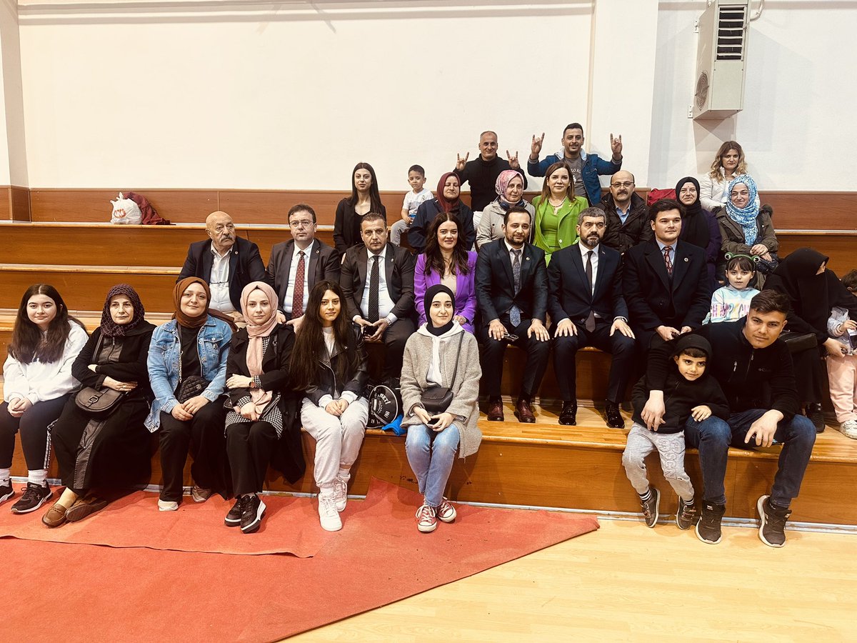 arzuerdemtc's tweet photo. 2.📍Arnavutköy 

Milletvekili Adaylarımız Özge Tekoğulları, İlkay Kaymak, Mustafa Alp, Enes Yılmaz kardeşlerim ve İlçe Yönetimimizle Milli Sporcu Erdal Özcan Spor Okulunu ziyaret ettik. #MHP @_MHPistanbul_ https://t.co/YZDxoEUKUm