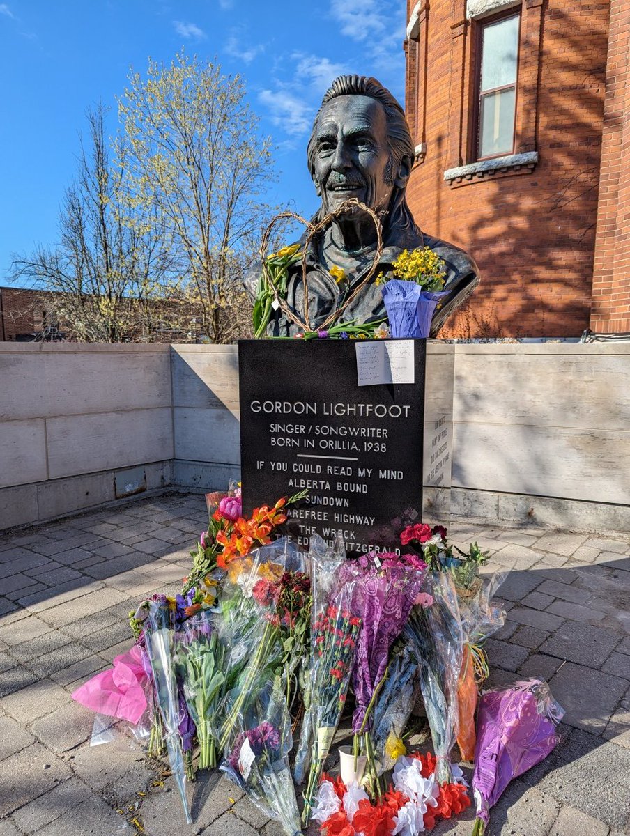 eadyred's tweet photo. Remembering a Canadian icon. Singer and storyteller extraordinaire. #GordonLightfoot https://t.co/L1gLtsmDIG