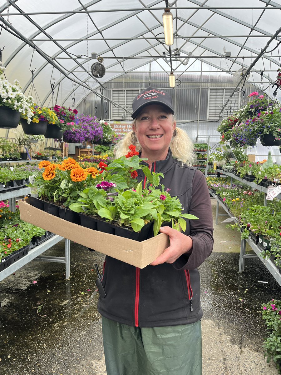 Love how local businesses like Buckerfield’s supports schools by donating flowers for my classroom’s Mother’s Day project each year! So thankful for their generosity! <a href="/AbbotsfordSD/">Abbotsford Schools</a> <a href="/clearbrookcubs/">École Clearbrook Elementary</a> <a href="/City_Abbotsford/">City of Abbotsford</a>