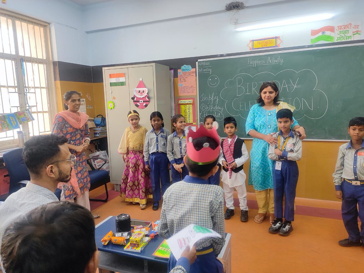 Dir_Education's tweet photo. Today, a delegation from Nepal visited at SOSE, Sector 23, 
SV, sector 8, Rohini and DIET Bholanath Nagar.

They interacted with students, teachers and DIET faculties and have a wonderful experience with Team Happiness!
#DelegatesVisit https://t.co/GugXlMWs5k