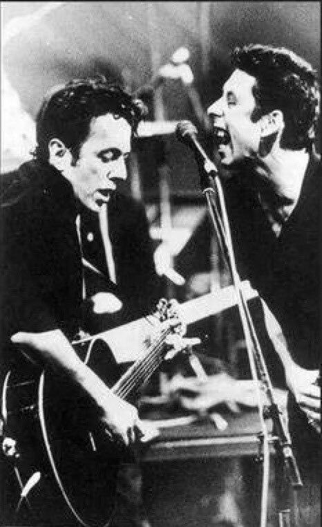 The Pogues and Joe Strummer 
- London Calling -（Live ）
👍😌🎸🎸🎸

youtu.be/IL9hDmoxkiA 
@YouTube

#ThePogues 
#JoeStrummer
#TheClash
#StrummerSaturday