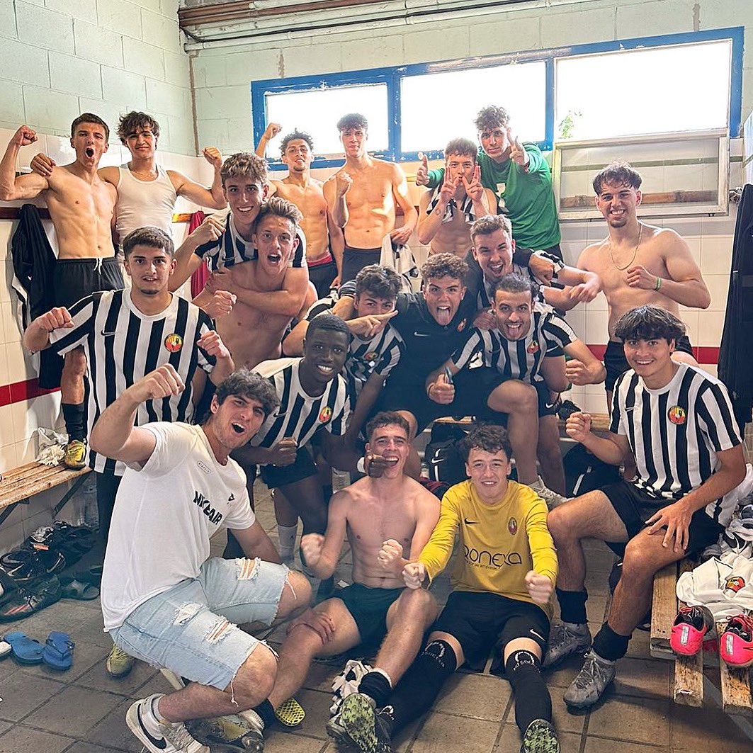 JabacTerrassa's tweet photo. JUVENIL A 3️⃣ - 1️⃣ @cesabadell 

Importantíssima victòria! 💪💪

#ThisIsJabac #JuvenilNacional https://t.co/8XjLuhaoR6