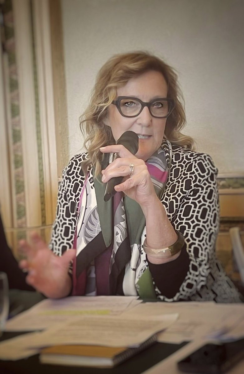 ordineavvlodi's tweet photo. Nella splendida Sala degli Specchi della Villa Reale, ospiti del COA Monza si è riunita l’Unione Regionale degli Ordini della Lombardia. Si è parlato di mozioni congressuali, programma delle commissioni di studio, rapporti con i CPO ed equo compenso. #ULOF #Avvocati https://t.co/Ymy945YswZ
