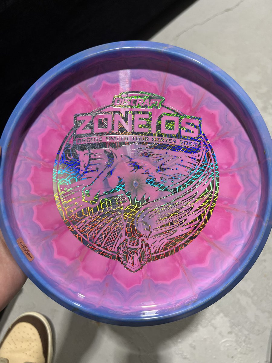 thelorkle's tweet photo. After two rounds, can confirm it’s a small hands issue. Favorite disc in my bag right now. @Brodiesmith21 https://t.co/Vbai3RIYd0