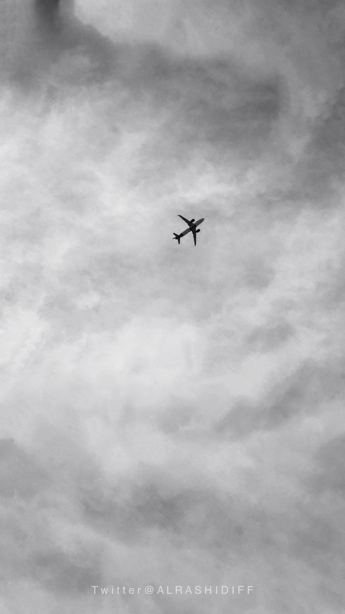 سافري في عالمي وأنتي وحيدة
وأنثريني وأجمعي باقي شتاتي

مامعي غير الأمل شي أستعيده
شنطة الآمال تحمل ذكرياتي

مستعد أكتب من آمالي قصيدة
حبرها دمي .. ودفترها حياتي

شاعرك رجلً طموحاته بعيدة
وإن عطاك الشئ ماقال لك هاتي

عاش تحت العز من فوق الحديده
هايمً محصور بين أربع جهاتي : )