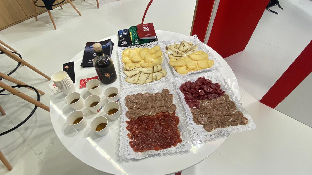 Avui hem presentat la ruta #Cavallsdelvent a #Expovacaciones i hem tastat productes del territori #BCNmoltmés