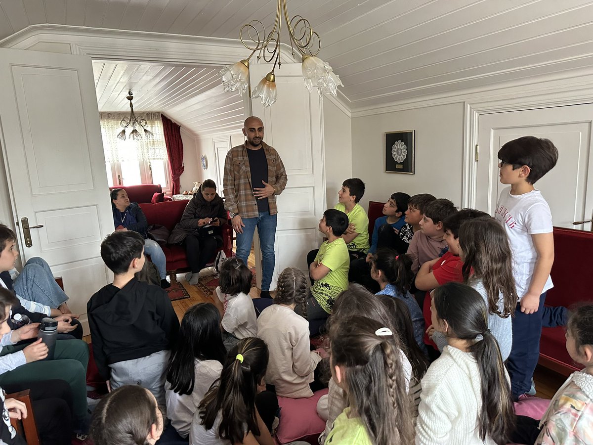 kutuphane3429's tweet photo. Kütüphanemizde "Bilge Köşk Günleri" etkinliği kapsamında Memurdan Armağan İlkokulu öğrencilerini ağırladık.

@KTBKYGM
@iktm34
@ktpyayimlar34
@BuyukcekmeceMem
@memurdanarmagan 

#Bilgeköşkgünleri 
#Kütüphanedehayatvar
#Kütüphanedeçocukvar https://t.co/UzP4oXWQ1T