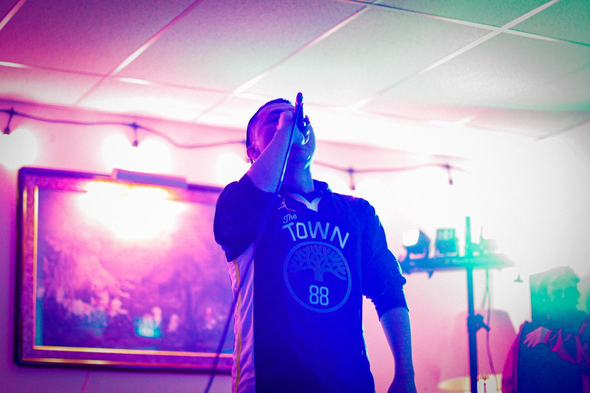 photoshootbyGee's tweet image. The Homie Allen! First live performance... had a Dope time shootin' his act! #BookClubYVR #Chyper #Photography