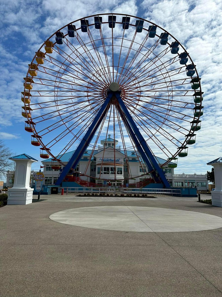 chefmajor72's tweet image. Opening Day @cedarpoint …Grand Pavilion Looks amazing , way to go F&amp;amp;B Team!  Food and Drink are AMAZING!!!  “Come for the Food….Stay for the View!” #funfood #amusementparkchef