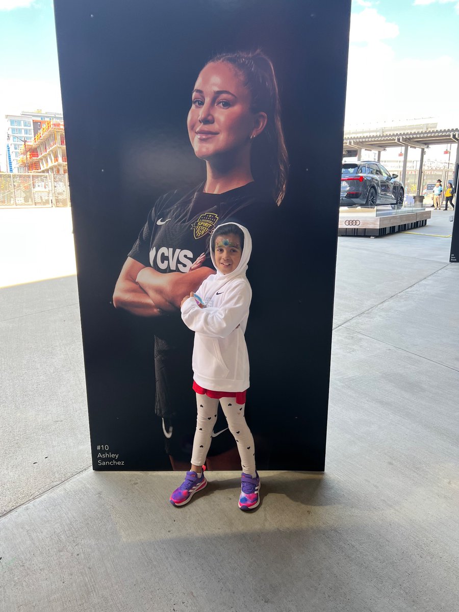 AndreaFH33's tweet photo. Our little Nunez loved seeing her first Ashley Sanchez goal live today @WashSpirit!  Also great look on the facepainting =) @nunez_rody https://t.co/uZk31nRXgv
