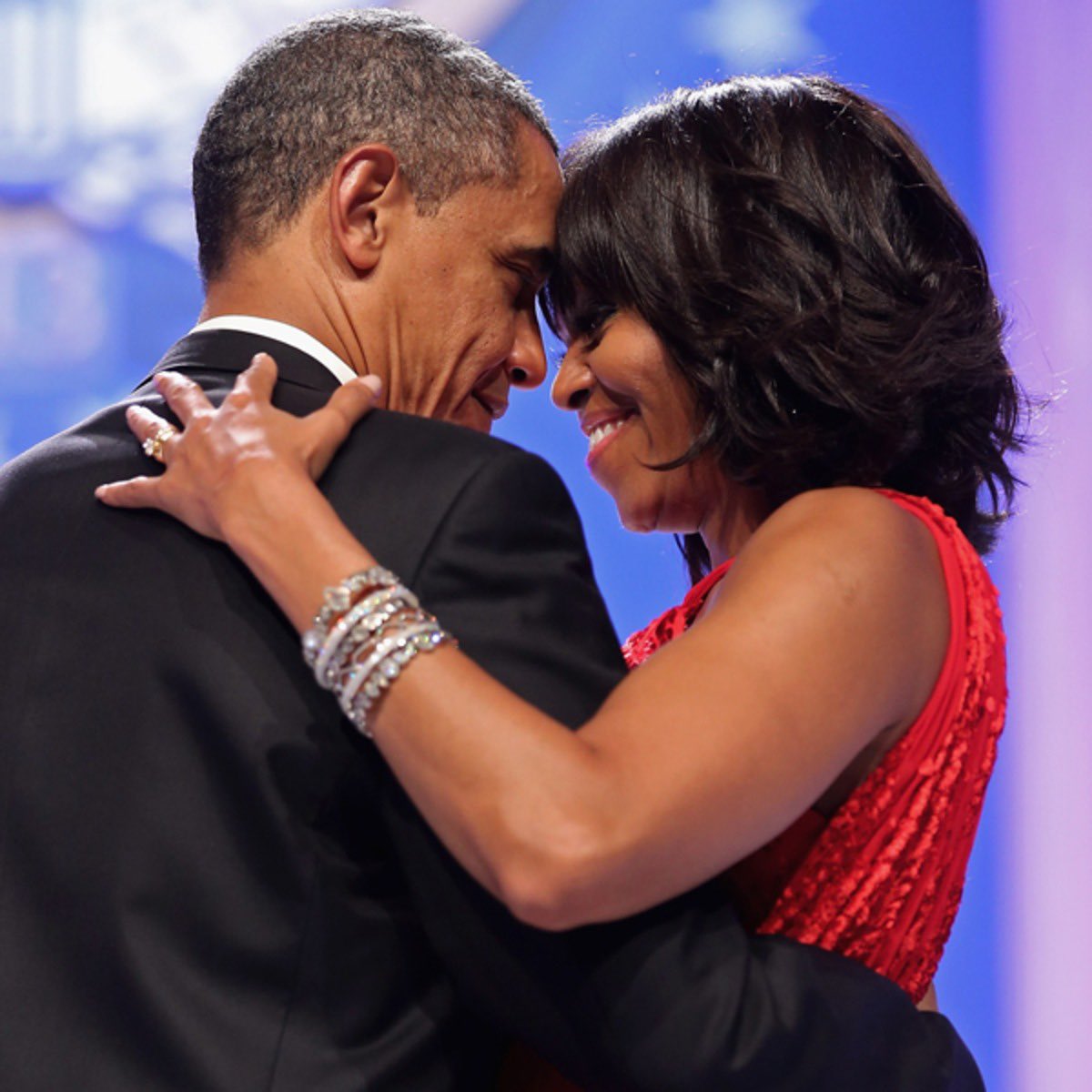 AuthorJoeNBrown's tweet photo. Time for some Obama Love 💘. #LoveObamas 👩🏽🤝👨🏾 #ObamaLove 🫂 #LoveStory 🚹🚺 #LoveLife #BlackLove #Obamas #ObamAbility #ObamaLoveStory 💙💚 #LoveTheObamas 💃🏽🕺🏽#LoveIsInTheAir 👩🏽❤️👨🏽 @BarackObama 💕💞 https://t.co/4S6C99k5JG