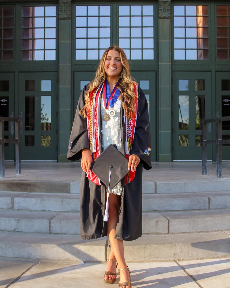 UnivOfKansas's tweet photo. 🎓: @nicolemphelps graduates this spring with degrees in psychology and political science. Rock Chalk, Nikki!
📷: Kyra Jansky https://t.co/GA7zyv900c