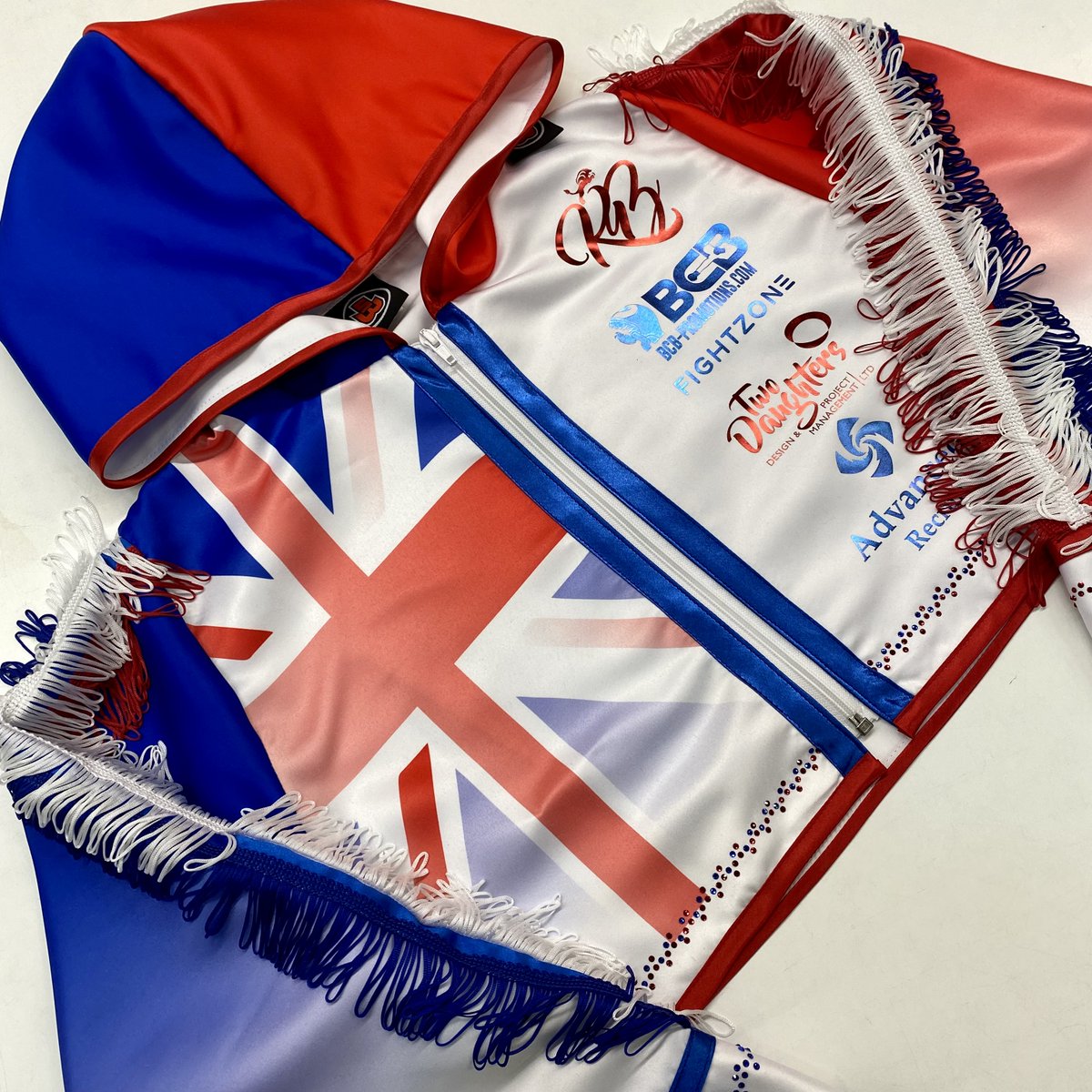 Coronation Colours for an Exciting Weekend! Bavington will box in the first women's British title fight in history! Wearing Suzi Wong Bespoke this kit screams British and Proud! Bavington will make us proud when she steps in the ring! #britishboxing #boxing #suziwong