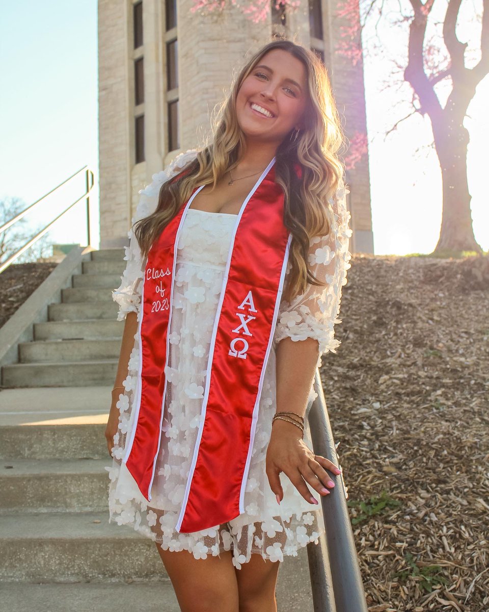 UnivOfKansas's tweet photo. 🎓: @nicolemphelps graduates this spring with degrees in psychology and political science. Rock Chalk, Nikki!
📷: Kyra Jansky https://t.co/GA7zyv900c