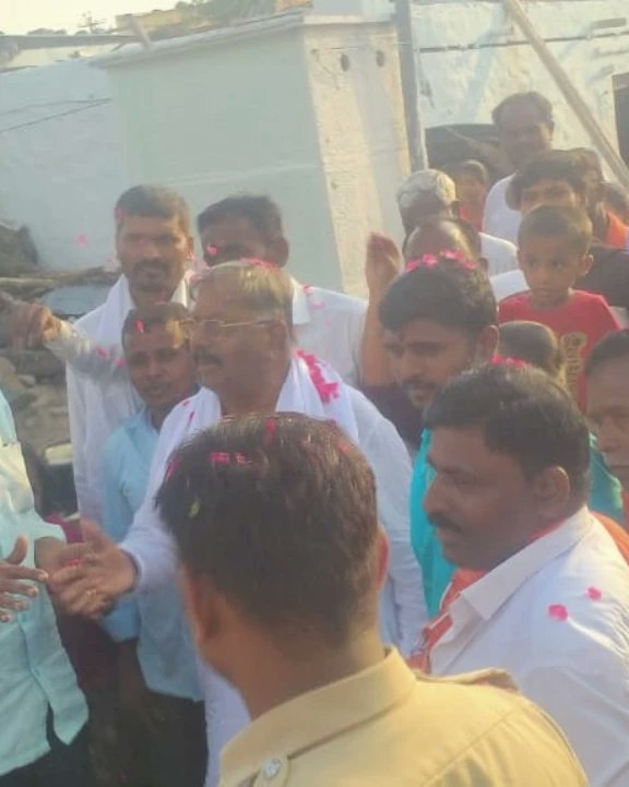 SubhashRG_BJP's tweet photo. ಇಂದು #ಆಳಂದ ತಾಲೂಕಿನ #ದಣ್ಣುರ ಗ್ರಾಮದಲ್ಲಿ ಚುನಾವಣಾ ಪ್ರಚಾರ ಸಭೆ ನಡೆಸಲಾಯಿತು.

#Aland https://t.co/9LcT4YPpws