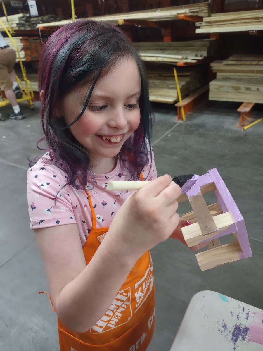 corey4159's tweet photo. That's my daughter (future Paint Specialist). I was off today so we went to the kids workshop at my store. She knows associates by name and which ones to get candy from!
@HomeDepotRoss @alyssaholko @BrianMcL70 https://t.co/J5KLFBsrVw