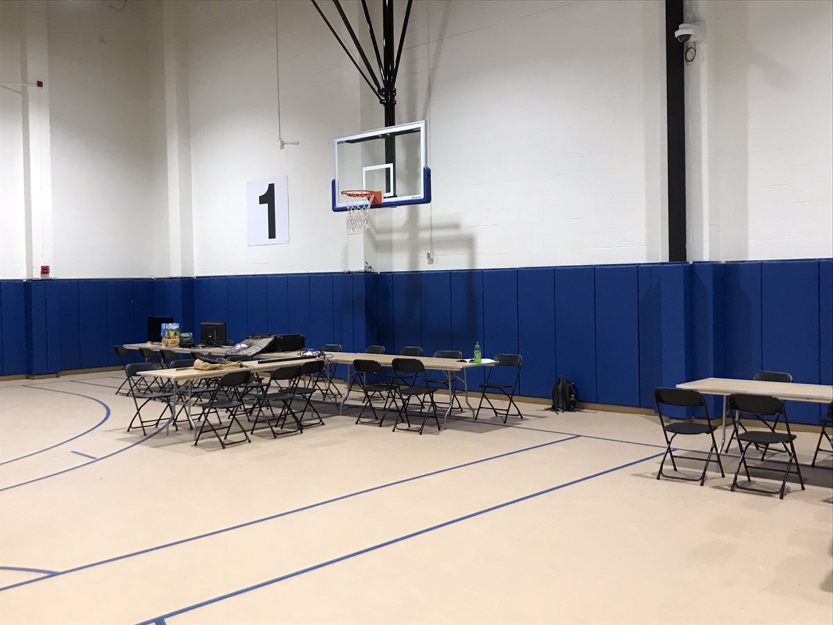 eric_petrillo's tweet photo. 1st person here. Ready for my 3rd ever offline. #RocCityRunback #Rochester #MortalKombat #MortalKombat11 https://t.co/DhkIHcmYeI