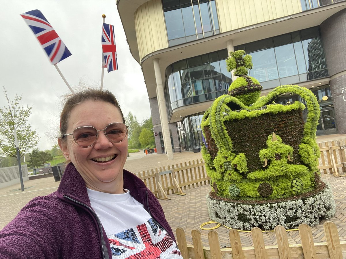 snabless's tweet photo. Spot of volunteering this morning @parkrunUK with a cuppa & bacon sarnie in the car (due to the rain) prior to watching the #Coronation of #KingCharlesIII so tried a new route & a new role #ParkWalker to add to my #NHS1000miles https://t.co/TKFcvtp3hO