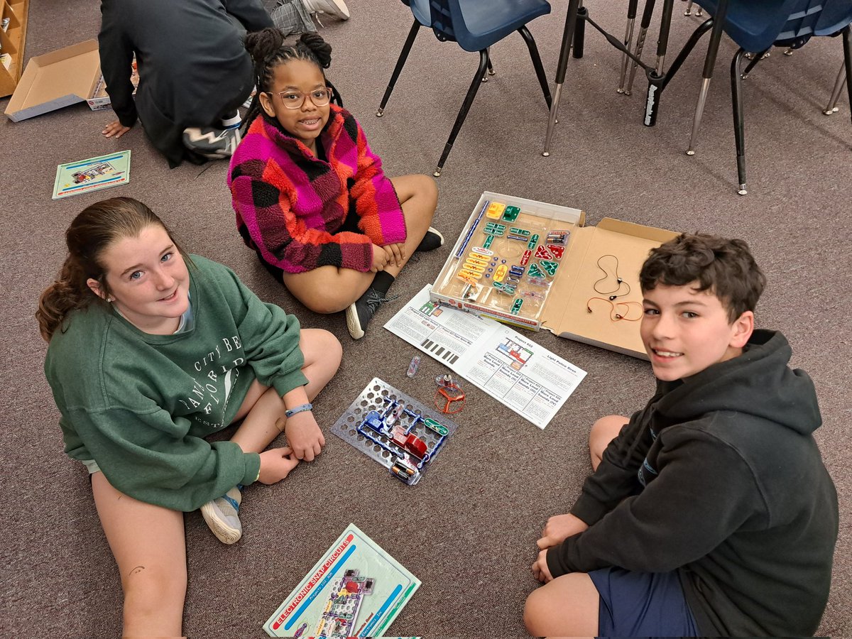 allisontmonroe's tweet photo. They could tell me how and why the circuits worked. They followed directions and made lights work and created sounds. Love these smart #5thgraderockets @VaughanRockets https://t.co/BAQKEsSitB