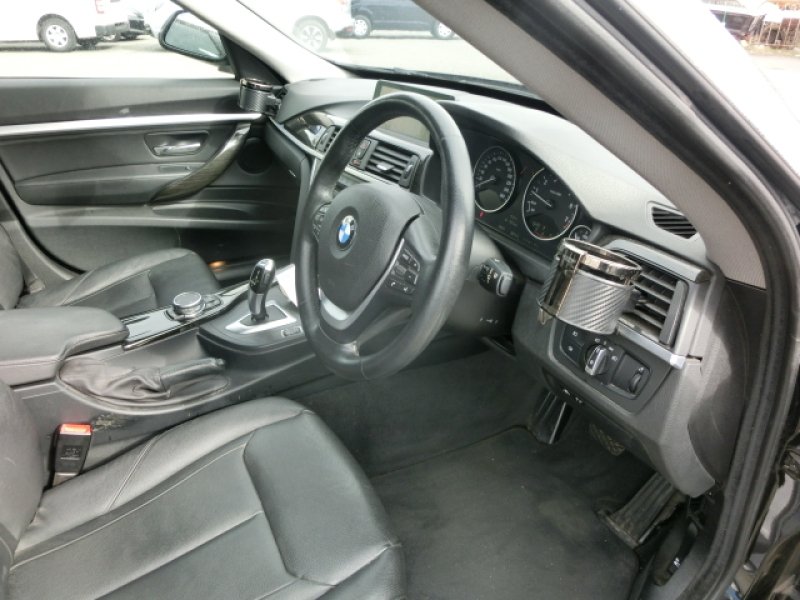 digitrendke's tweet photo. 3/ Step inside the BMW 320i GT and you'll discover a world of luxury and innovation. From the driver-centric cockpit crafted with the finest materials to the advanced iDrive system and state-of-the-art safety features, you'll feel complete control and connected to the world #BMW https://t.co/uDVIKS7TsP