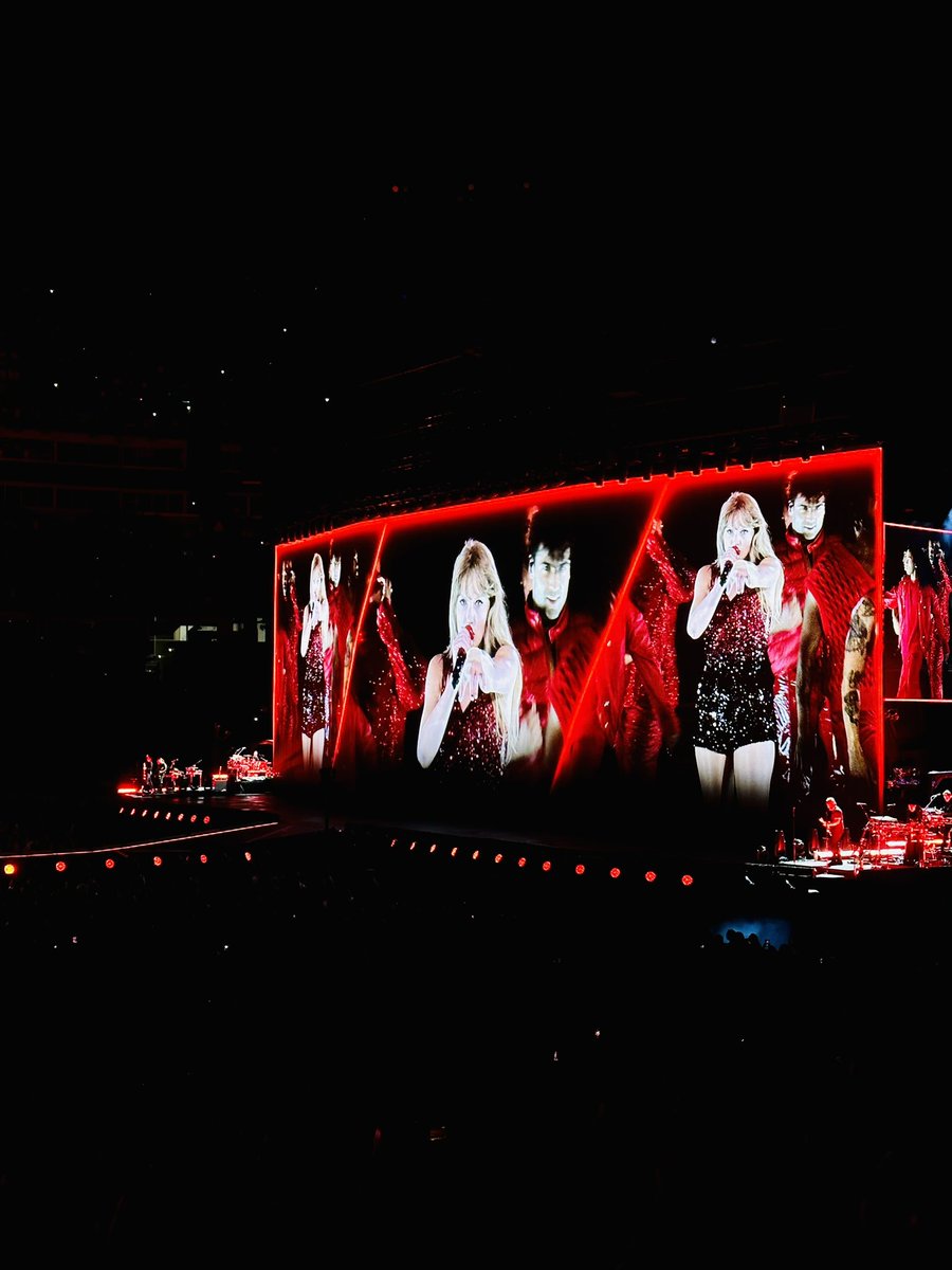 williambowery94's tweet photo. Screaming, crying, throwing up… the type of magic and wonder that can only happen in Nashville! What a Night 1!! #TSTheErasTourNashville #dropeverythingnow #SpeakNowTaylorsVersion 💜💜💜
@taylornation13 @taylorswift13 https://t.co/gupLP7i7Ni