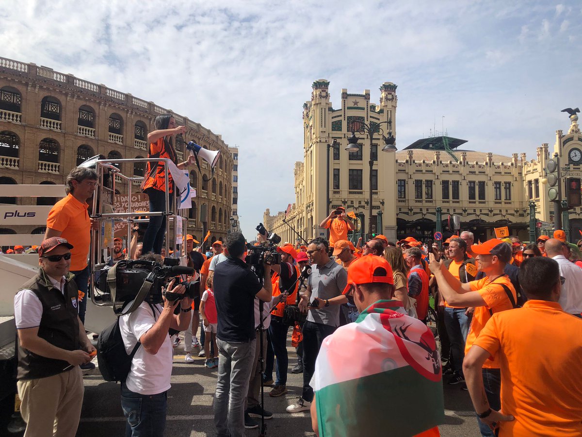 🟠 Los más de 50.000 cazadores que hemos participado en la manifestación de Valencia #porunacazaviva hemos vuelto a demostrar un ejemplo de civismo y comportamiento. Nuestra más sincera enhorabuena a <a href="/fedcazacv/">Federación Caza CV</a> y en especial a <a href="/Lorenamfrigols/">Lorena Martínez</a> por el éxito de convocatoria y