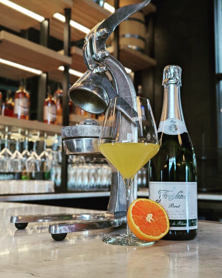 sixmileordinary's tweet photo. Fresh squeezed mimosas! This Saturday from 12-10pm and Sunday from 12-8pm!! #ordinary #distillery #tastingroom https://t.co/KRtUlepBjQ
