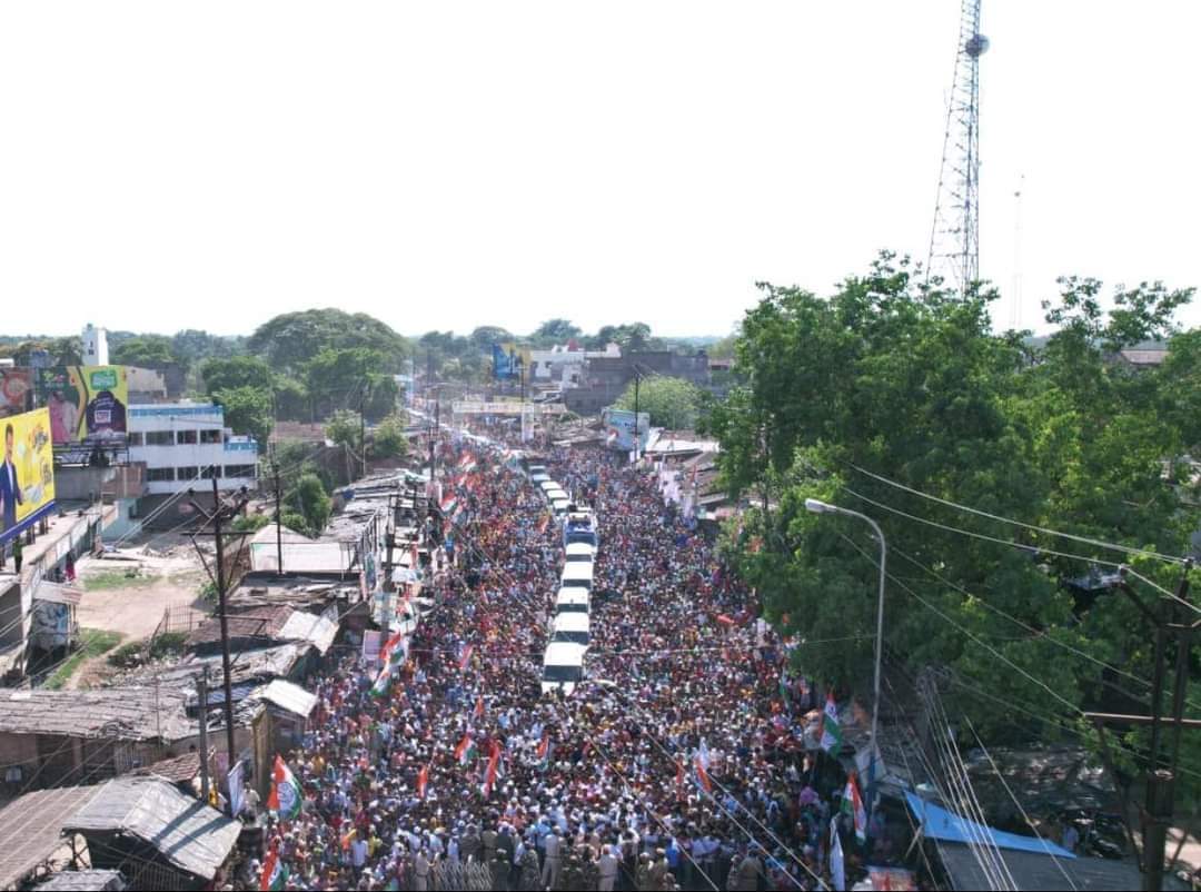 TMCPwithStudent's tweet photo. আজ ছিল #JonoSanjogYatra এর দ্বাদশতম দিন। মুর্শিদাবাদের রানিনগরের জনসভায় উপস্থিত ছিলেন সর্বভারতীয় সাধারণ সম্পাদক শ্রী @abhishekaitc.
#JonoSanjogYatra 
#TrinamooleNaboJowar
#BSP4TMCP https://t.co/y7WwhCt2Gc