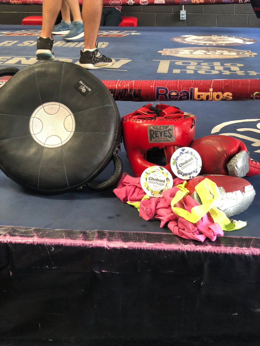 GORDOOOMX's tweet photo. Hoy tocó sesión de #Sparring y algo de #Gobernadora #AmoElBox 😘🥊 https://t.co/9GyydRpdmE