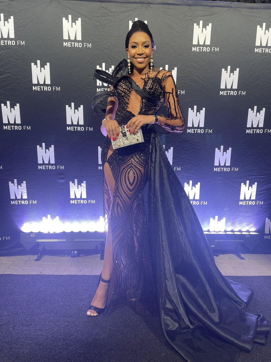 Zalebs's tweet photo. Blue Mbombo dressed by Scalo. #MMA13 #MetroFMAwards https://t.co/KxgzC3FHtA