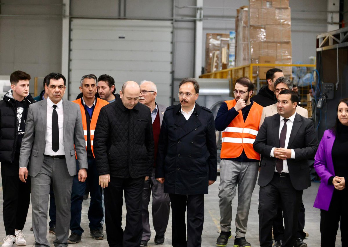 Dr_KemalKzlkaya's tweet photo. Pazaryeri; üretim, istihdam ve ihracatla yükseliyor🚀

Geçtiğimiz yıl #Pazaryeri OSB’den yer tahsisi yaptığımız işletmelerden;

1’i üretime başladı👏🏼
1’i üretim için gün sayıyor👏🏼
5 fabrikanın da inşası devam ediyor👏🏼

Gelişen Pazaryeri’yle Türkiye kazanacak insanımız kazanacak🇹🇷 https://t.co/4wEGQ1s677