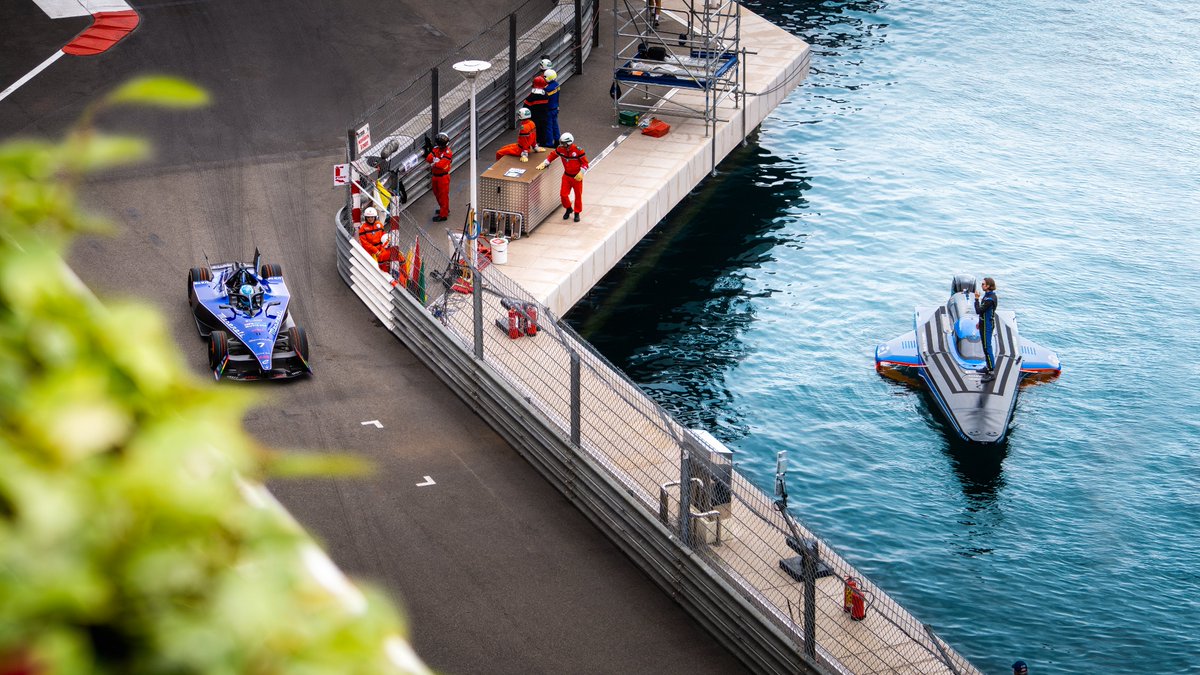 When track meets water ⚡️🤝

Seeing the RaceBird trackside at #MonacoEPrix is a dream come true.

@FIAFormulaE were pioneers in the world of electric mobility, now it’s our turn to bring that same innovation to the waters all over the world 🌊

#E1Series | #ChampionsOfTheWater
