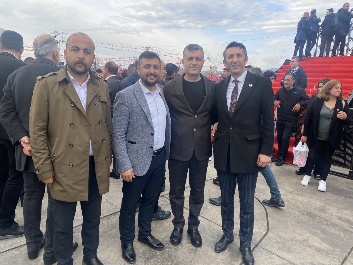 avtekinturan's tweet photo. Büyük İstanbul Mitinginde Esenyurt Belediye Başkanımız Sn.@KDenizBozkurt ile anı ölümsüzleştirdik.
#SanaSöz
#Haydiistanbul
@Ahmet_Davutoglu @isamesihsahin @dogandemir41 @fvzdnt @kilicdarogluk @EsenyurtGelecek https://t.co/CeZdbFQlQl