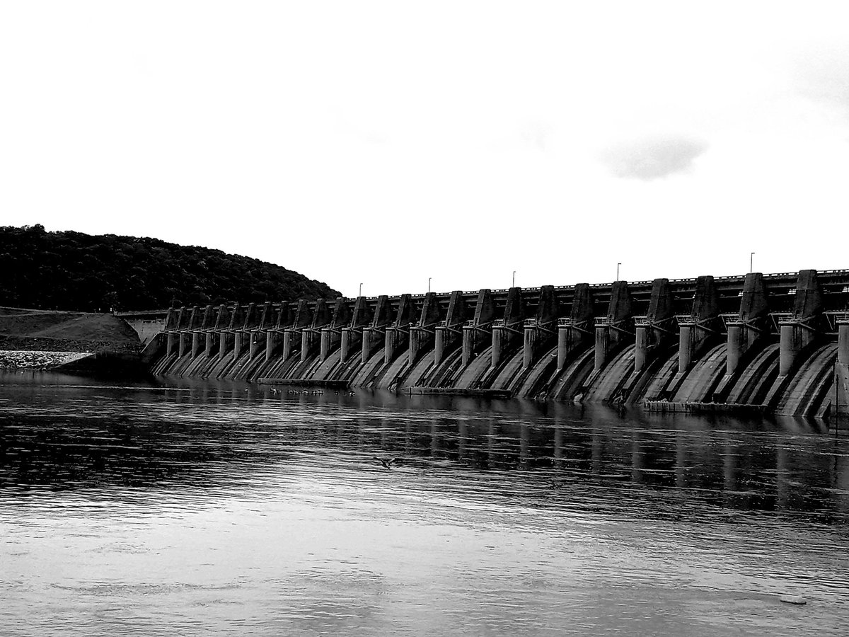 JaysonL82906342's tweet photo. My towns Dam doing it's work https://t.co/nGrZlykwuD