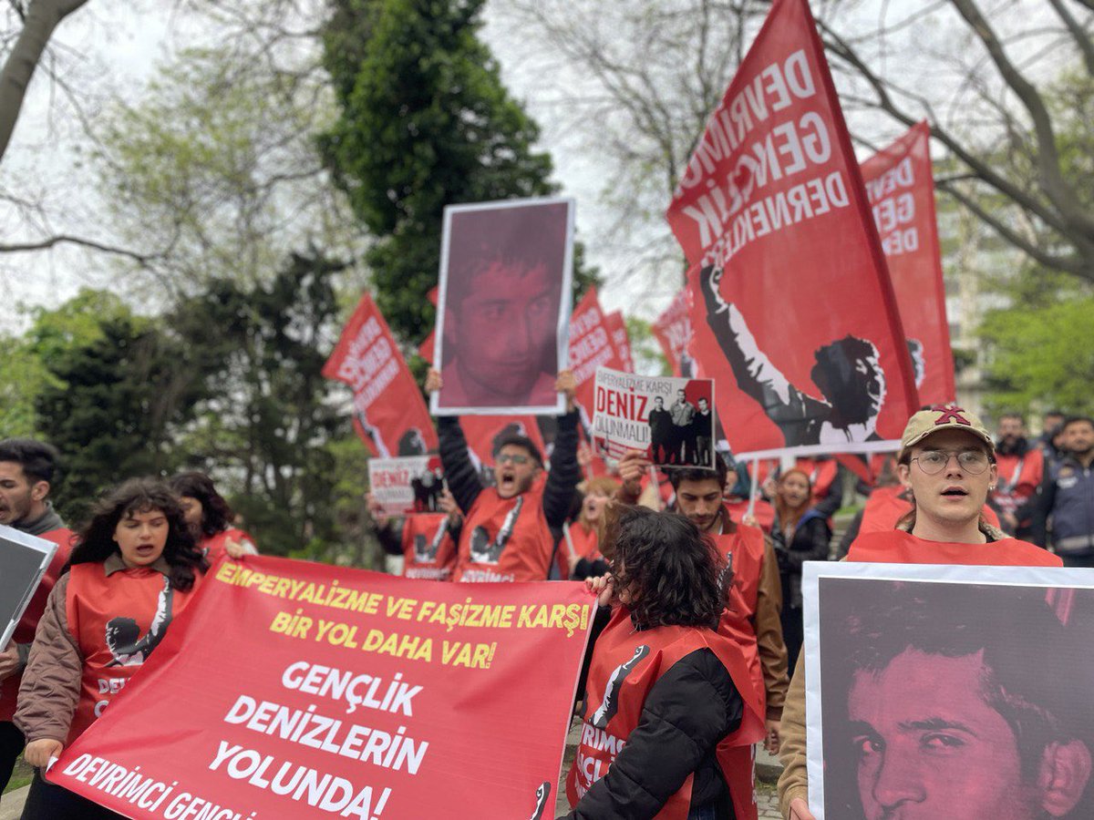 DGDernekleri's tweet photo. İdamlarının 51. yılında Dolmabahçe’ye yürüdük: Emperyalizme ve faşizme karşı Deniz olunmalı! #DenizYusufHüseyin https://t.co/T4yvH9yByl