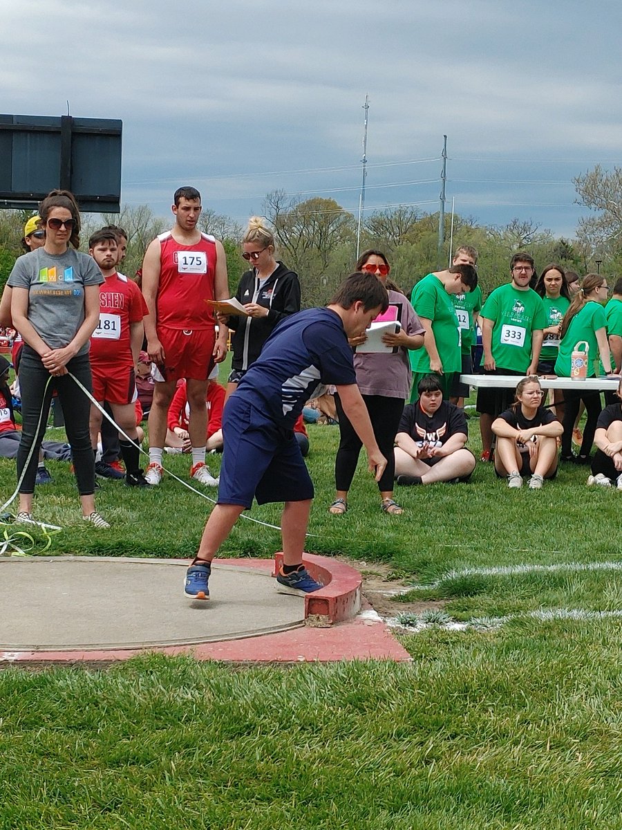 Norwell_AD's tweet photo. Eric Mahnensmith in the Shot Put event at North Side Relays - 2nd place https://t.co/cAiNA8owQi