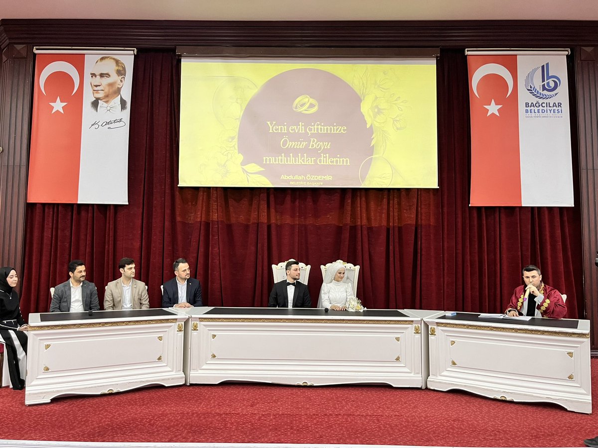 eminogluenes's tweet photo. Teşkilatımızın kıymetli gönüllüleri, Sema ve Hüseyin kardeşimizin bu mutlu gününe şahitlik ettik. 

Hayırlı uğurlu olsun, Rabbim iki cihan saadeti nasip eylesin.

#AdımAdımİstanbul https://t.co/fHV2j16QQr