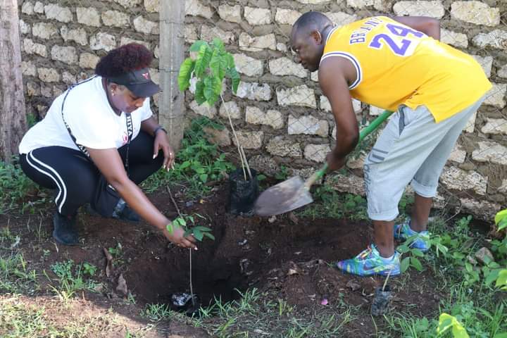 DianiWalkers's tweet photo. Diani Walkers Mazingira Edition was a success. More than 100 trees were planted by our participating members in this 11th edition. This is after they walked 12km.
As our slogan states #AStep4OneHealth, we walk towards having a healthy us, environment and the animals around us. https://t.co/1gPXKj68pF