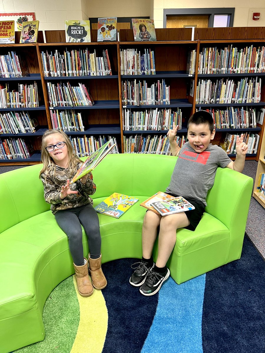 Coovert_in_KDG's tweet photo. I canβt believe this week was our last week to check out library books for the year! We always looked forward to our library time with Mrs. B. π€#BuildingALoveForReading #KanelandPride https://t.co/DijSwHlLn2