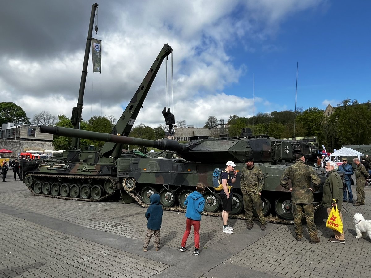 RolandBoegel's tweet photo. Top Event 10 Jahre #Logistik|Kommando der #Bundeswehr Wir können stolz auf unsere Fähigkeiten sein #StrongerTogether #SKB https://t.co/50kkzvDlSY