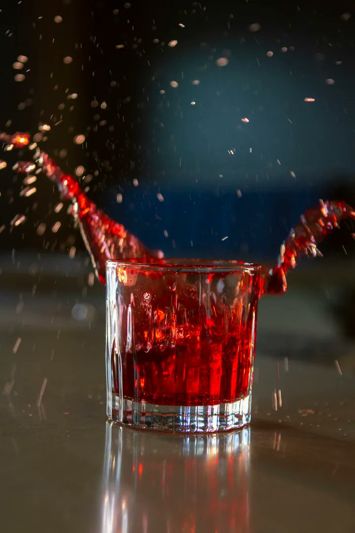 CleaverCocktail's tweet photo. Kick off the weekend with a Splash! Cleaver and Cocktail's extensive drink menu ensures everyone at your table is sipping on something they love 🥃 https://t.co/DP1CmUppfJ