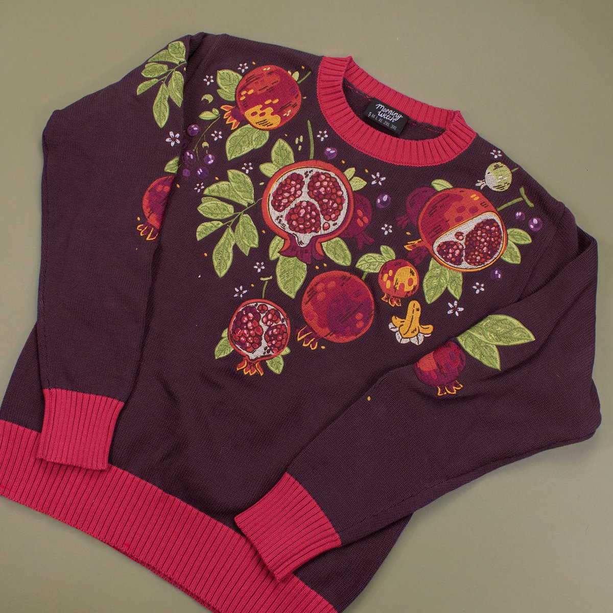 morningwitchy's tweet photo. 🦇 the shop update is live!!

four sweater designs + select button downs have been restocked 💖 https://t.co/mCCHEZ0NQJ