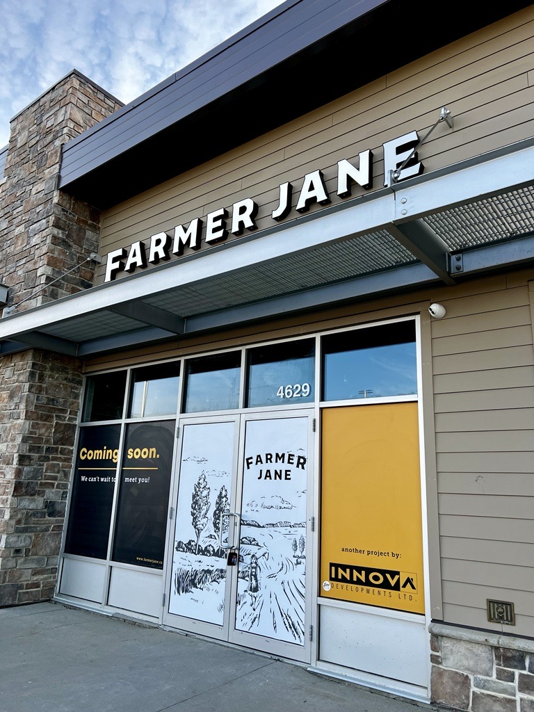 It's official: Farmer Jane is coming to Grasslands! 💚 We're so excited to welcome them to our community. May 16th will be the opening day; stay tuned for details!