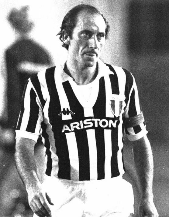 #OnThisDay #6maggio 
Quel giorno giocava la sua ultima in bianconero (e ultima della sua carriera) Beppe #Furino.
Unico calciatore ad aver vinto 8 Scudetti con la stessa maglia, oltre a 2 Coppe Italia, 1 Coppa UEFA e 1 Coppa delle Coppe.
#FinoAllaFine #FORZAJUVE #Juventus