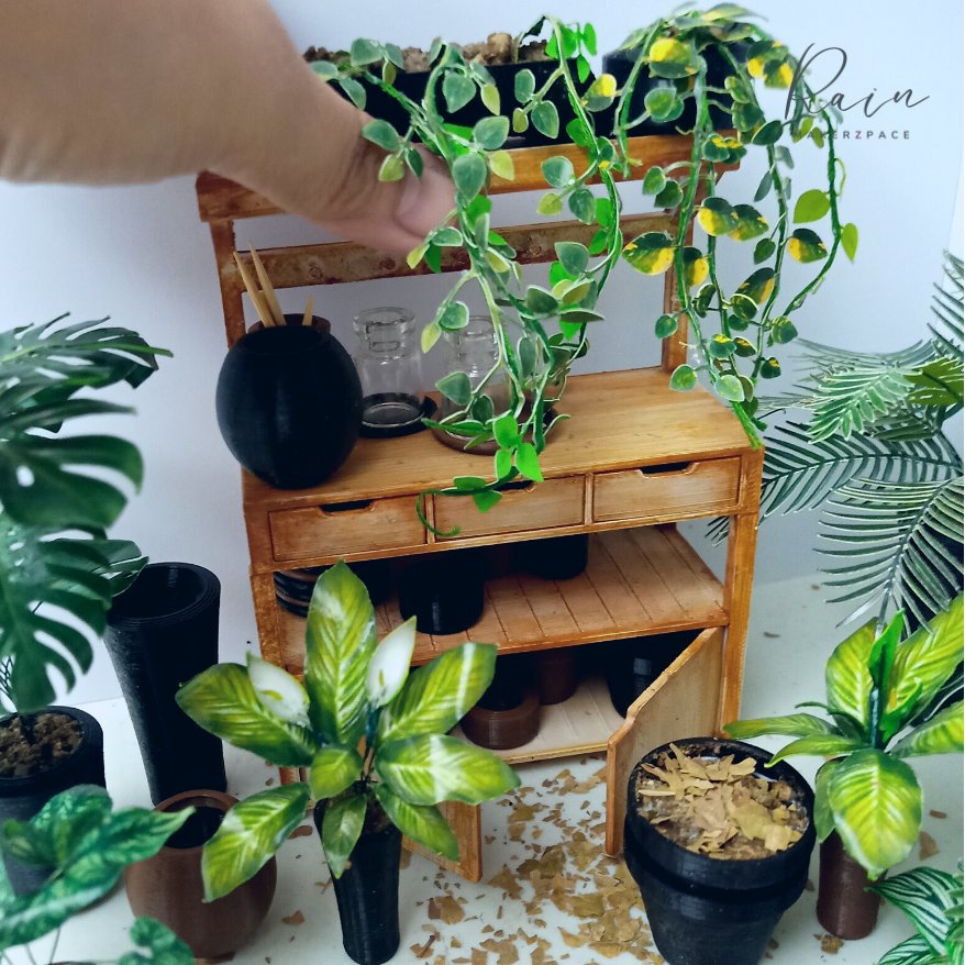 Add some greenery to your dollhouse with this miniature potting station inspired by Julia Berolzheimer Potting Station. 

See more designs here: 
➡️ cults3d.com/:800181

#MiniatureFurniture #3DPrinting  #Cults3D #MiniatureGarden #DollhouseFurniture