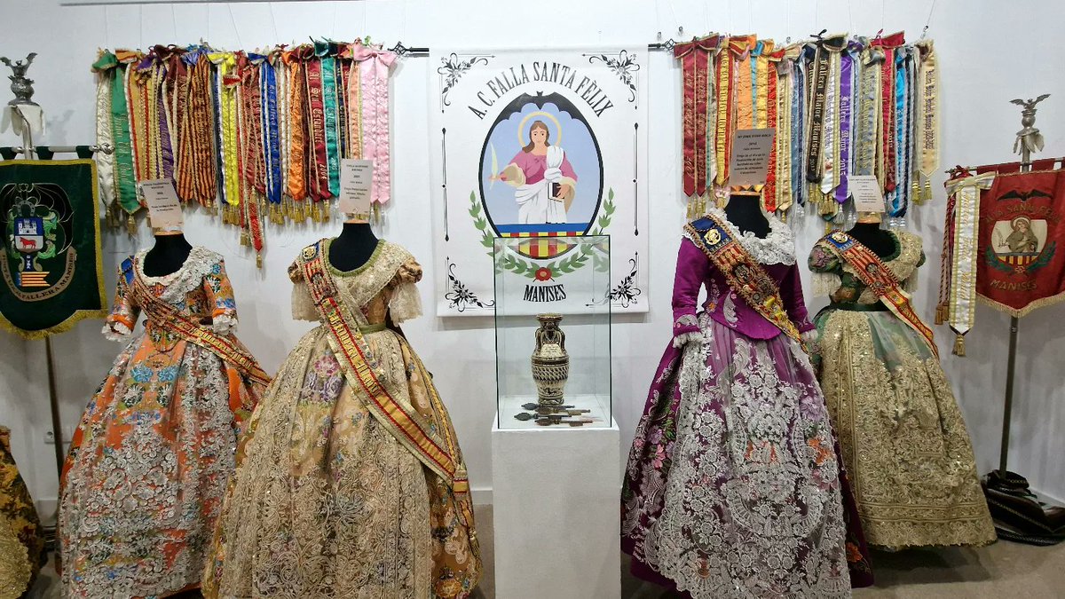 CsManises's tweet photo. @csmanises en la Inauguración de la Exposición de Trajes de las Falleras Mayores de Manises. Si te gustan las #Fallas y la maravilla de Trajes de las Falleras no te la puedes perder.
#CSconLasFallas
#CSconLasTradiciones
#CsConManises https://t.co/wCEJWnzGYL
