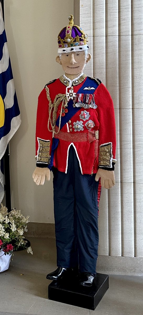 🇬🇧🇬🇧🇬🇧 Our King Charles III will be at the Hertford Castle King’s Coronation Festival tomorrow from 12noon to 4pm - come along &amp; have your photograph taken with him

#corriebobs #chazzledazzle

hertford.gov.uk/events-listing…