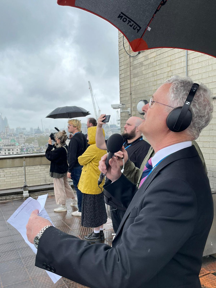 PearsonKaris's tweet photo. Royalist or not, it's always fun to be allowed onto a high-rise rooftop 🎥✈️ https://t.co/t8N0oLpxzL