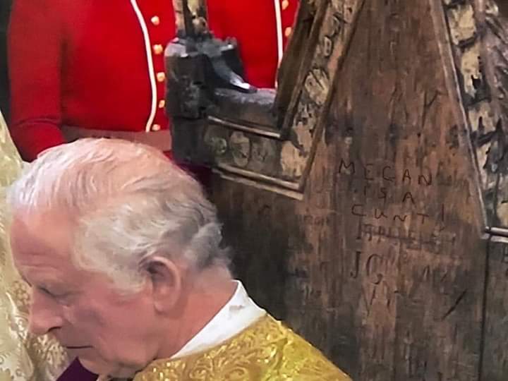 mrbadjokes's tweet photo. Zoom in on the chair.
#Coronation #KingCharlesIII #memes #mrbadjokes https://t.co/6oXbqX2AdA