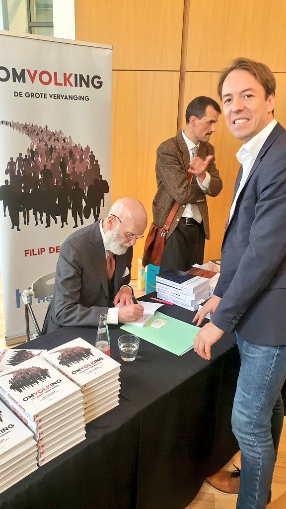 SamvanRooy1's tweet photo. Geweldige ontmoeting vandaag met de schrandere Franse denker en auteur @RenaudCamus, die zijn beknopt samenvattend Engelstalige boek voor me signeerde: 'You Will Not Replace Us!' https://t.co/XPV2tNG57I